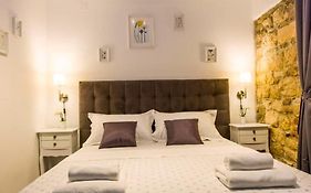 XIV Century Rooms
