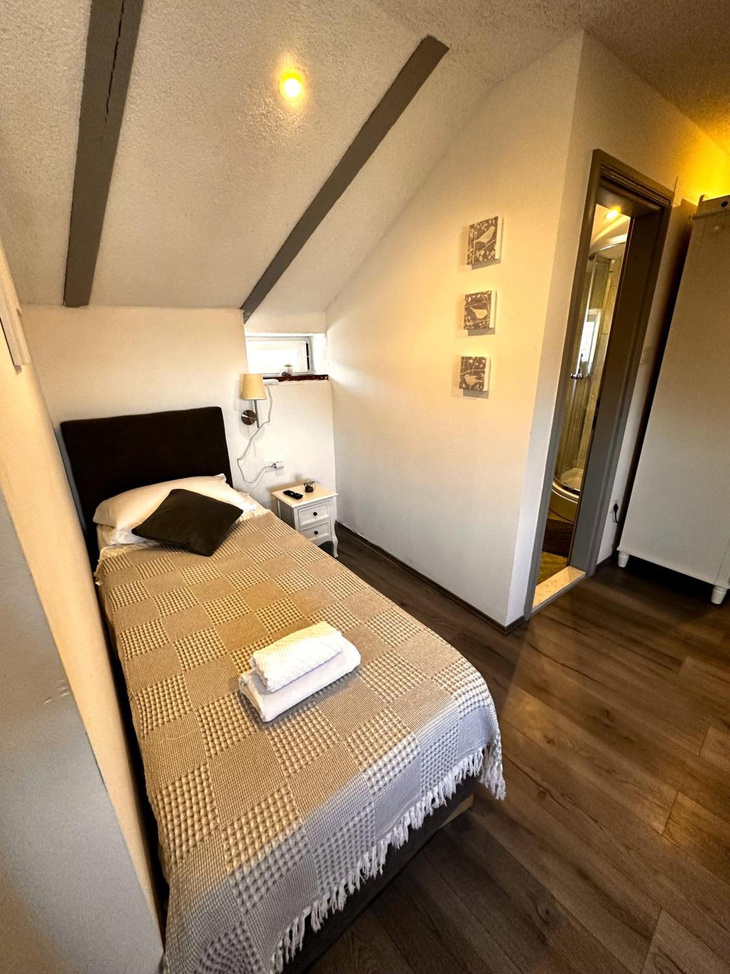 XIV Century Rooms Kaštela Habitación foto