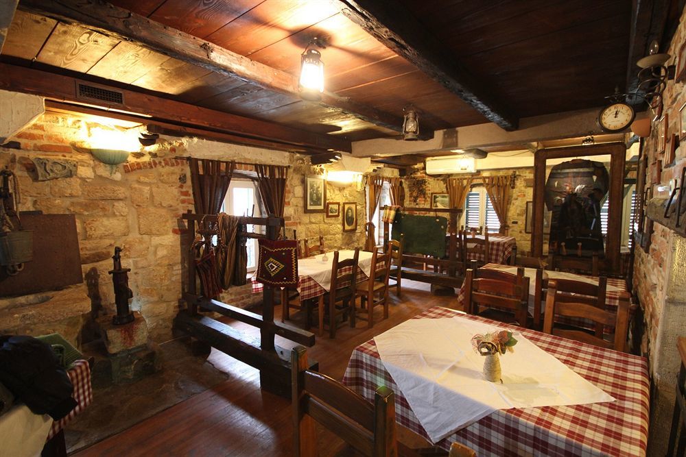 XIV Century Rooms Kaštela Exterior foto